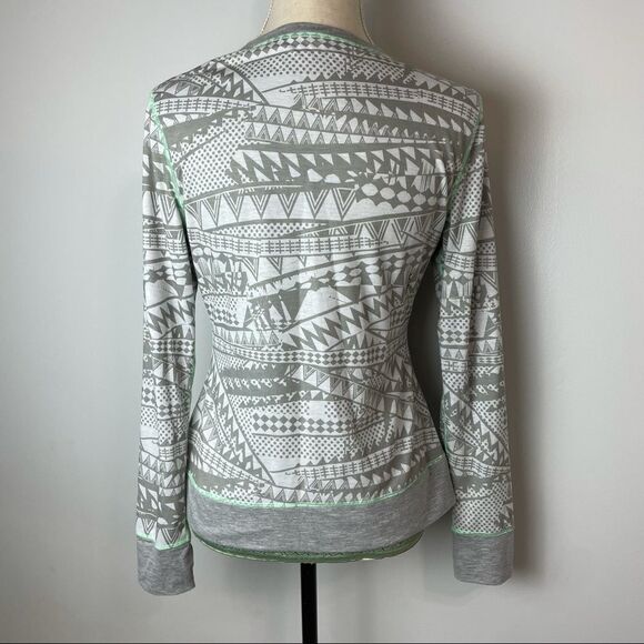 FILA Gray and White Long Sleeve round Neck Thick Tee Short Abstract Design M - Picture 4 of 10